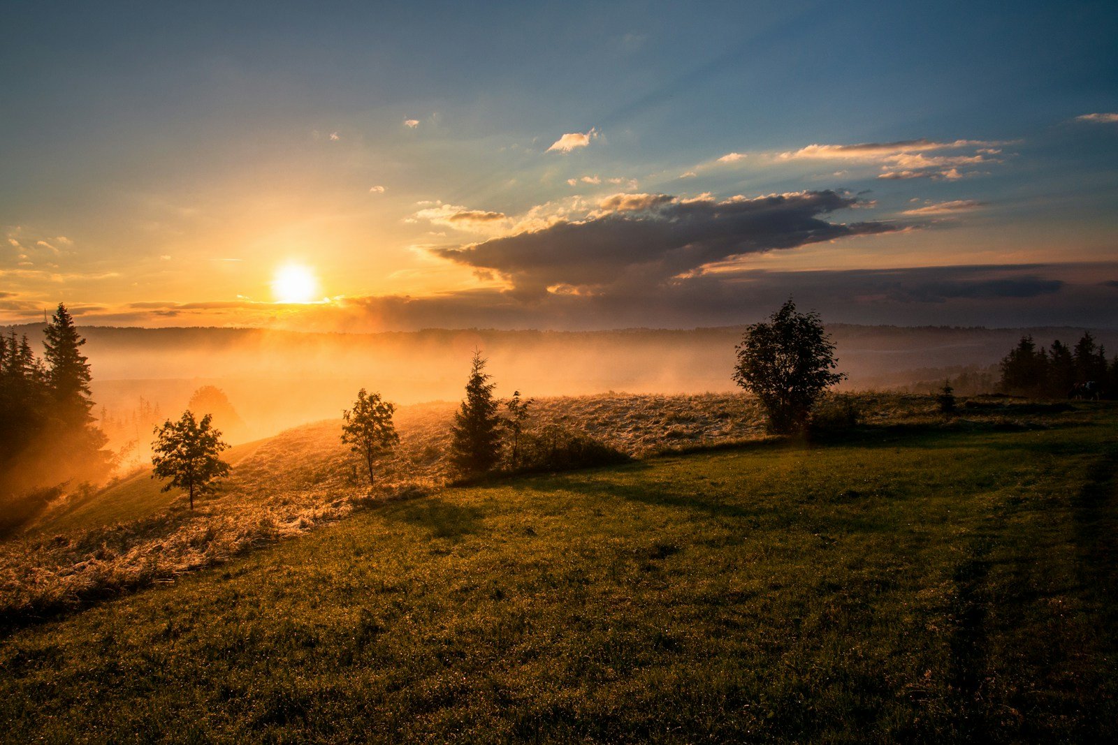 Nascer do sol para mensagem de bom dia com a presença de Deus