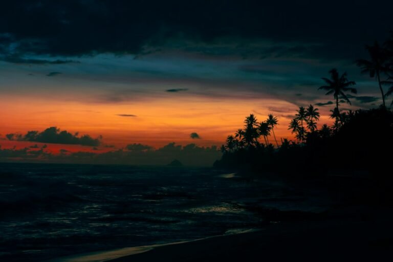 Pôr do sol sereno para encerrar o dia com gratidão e fé