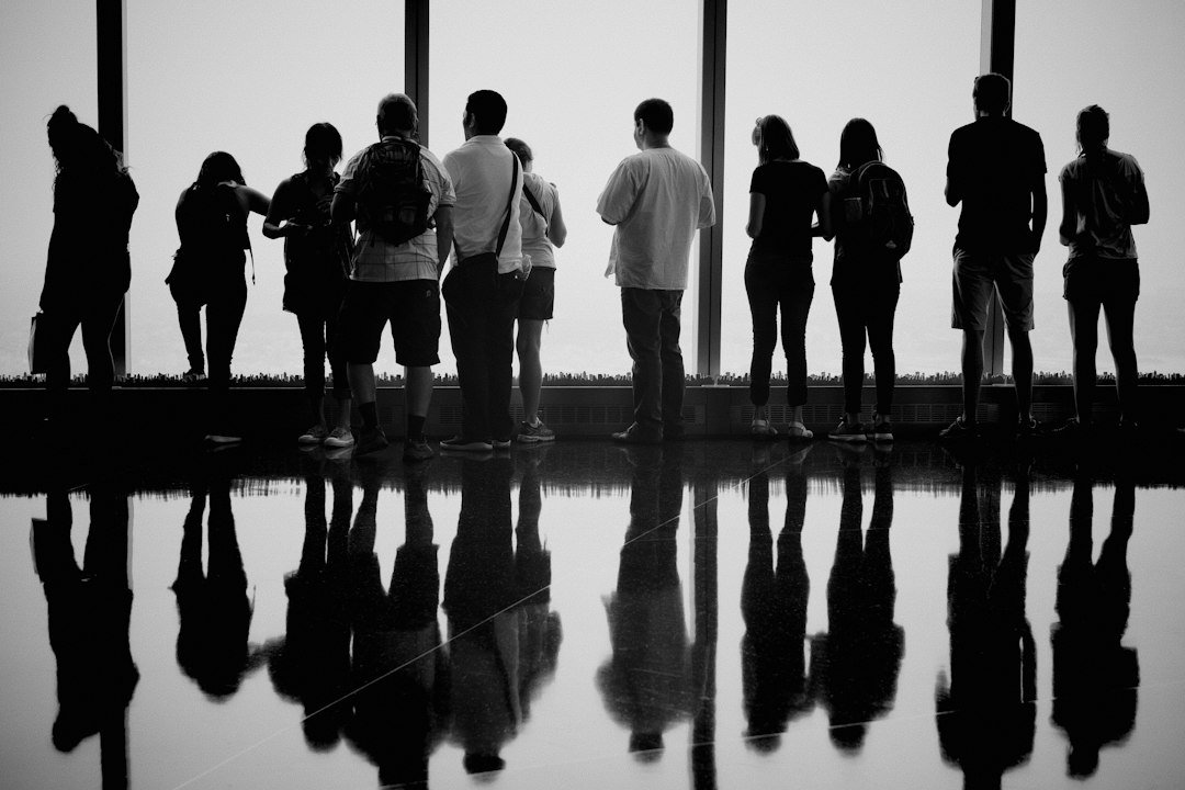 Equipe reunida para receber uma nova pessoa no trabalho