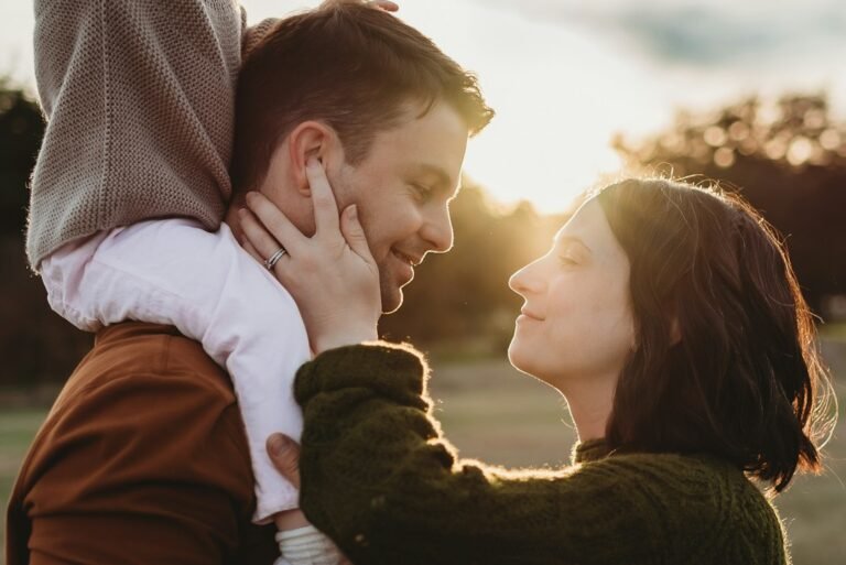Mensagem de Bom Dia para o Amor da Minha Vida: 45 Frases 5 Casal e família em um momento de afeto