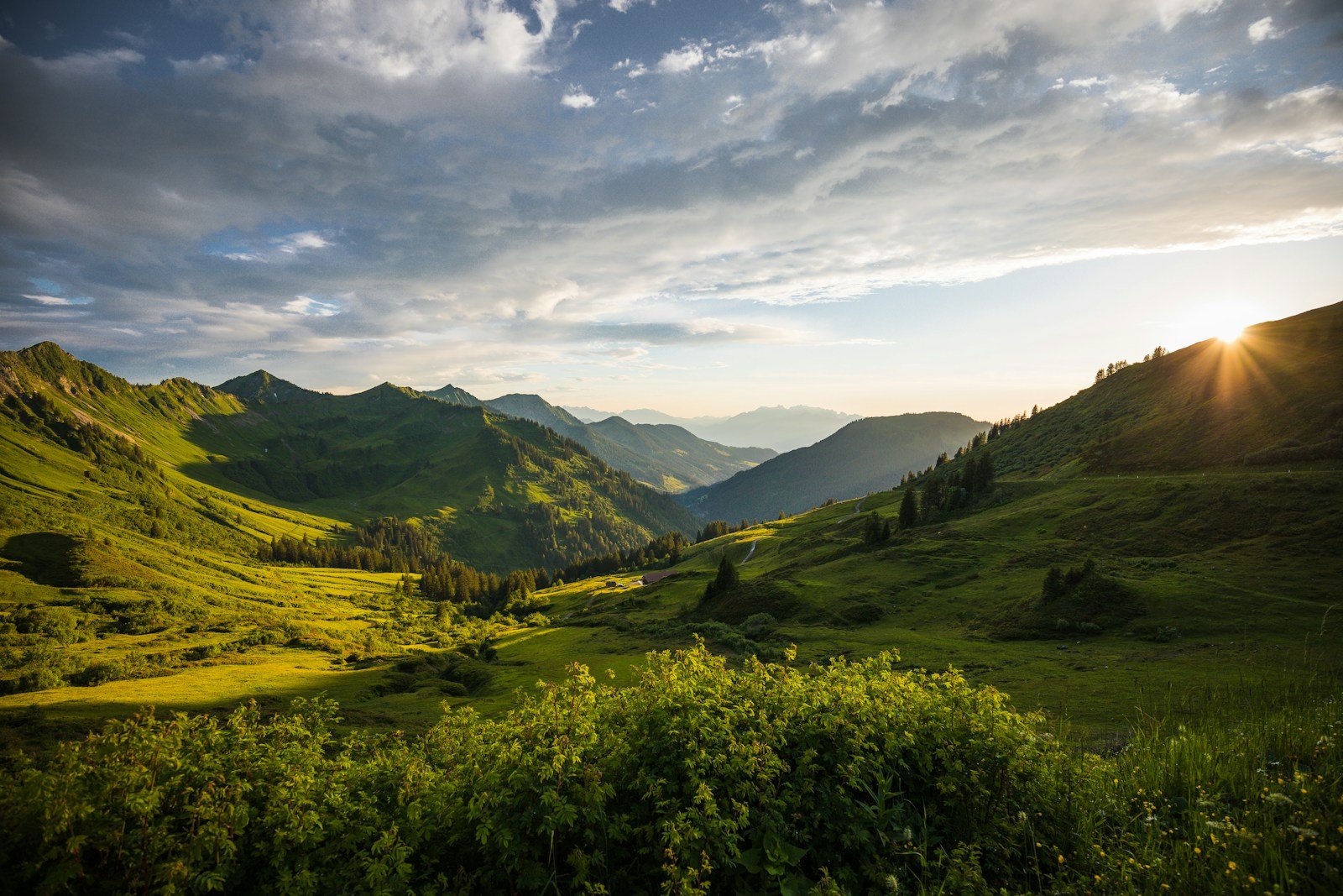 Frases Curtas de Motivação e Fé: 40 Opções 1 Paisagem inspiradora para frases de motivação e fé