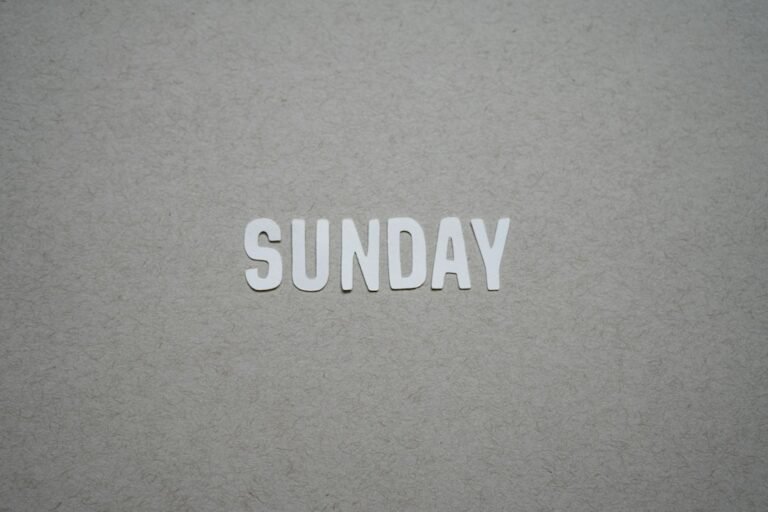 Recorte com a palavra Sunday para uma manhã tranquila de domingo