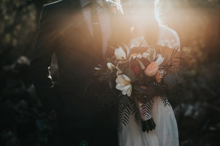 Noivos durante a cerimônia de casamento