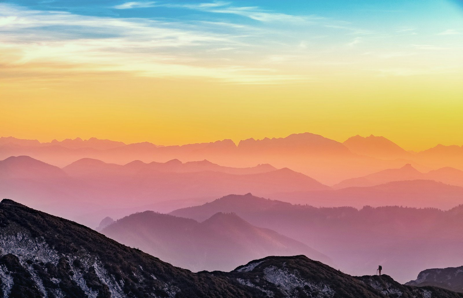 Montanhas e horizonte para reflexão sobre a brevidade da vida