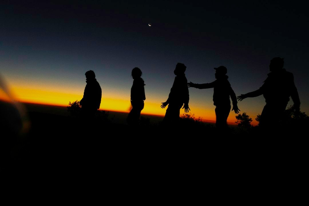 Paisagem calma para o fim da noite de segunda-feira