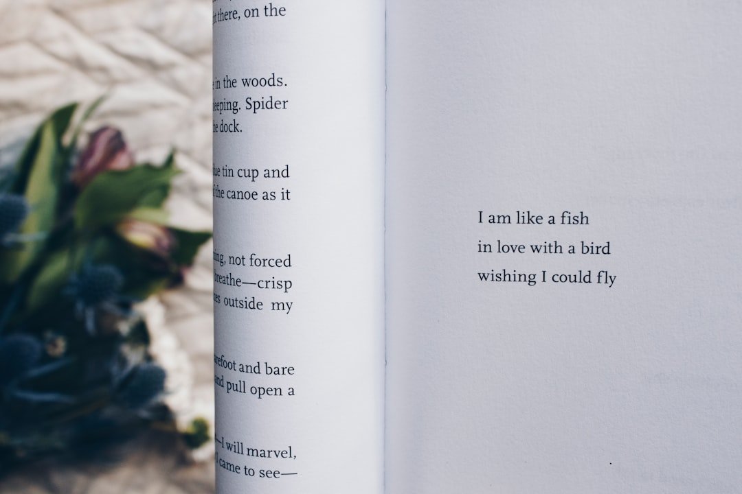 Página de livro com texto em ambiente de leitura