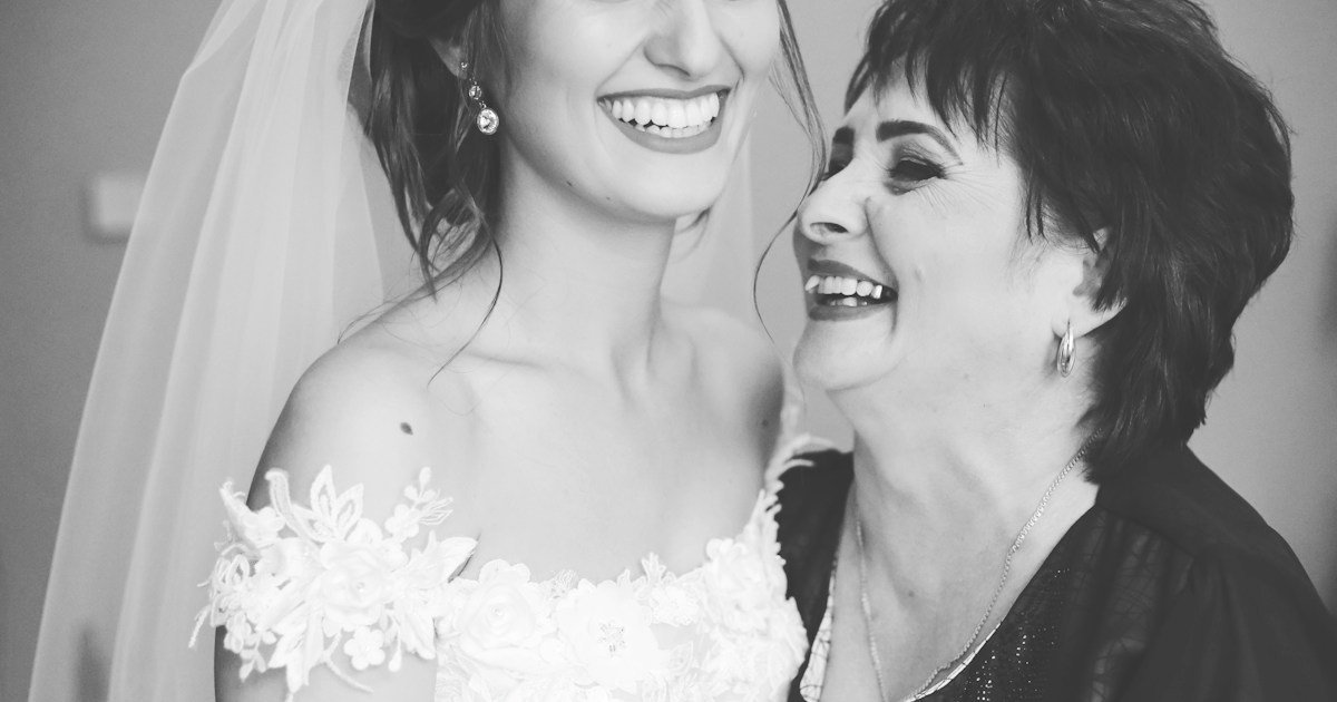 Texto de Filha para Mãe Emocionante: 56 Mensagens 1 Mãe e filha sorrindo juntas